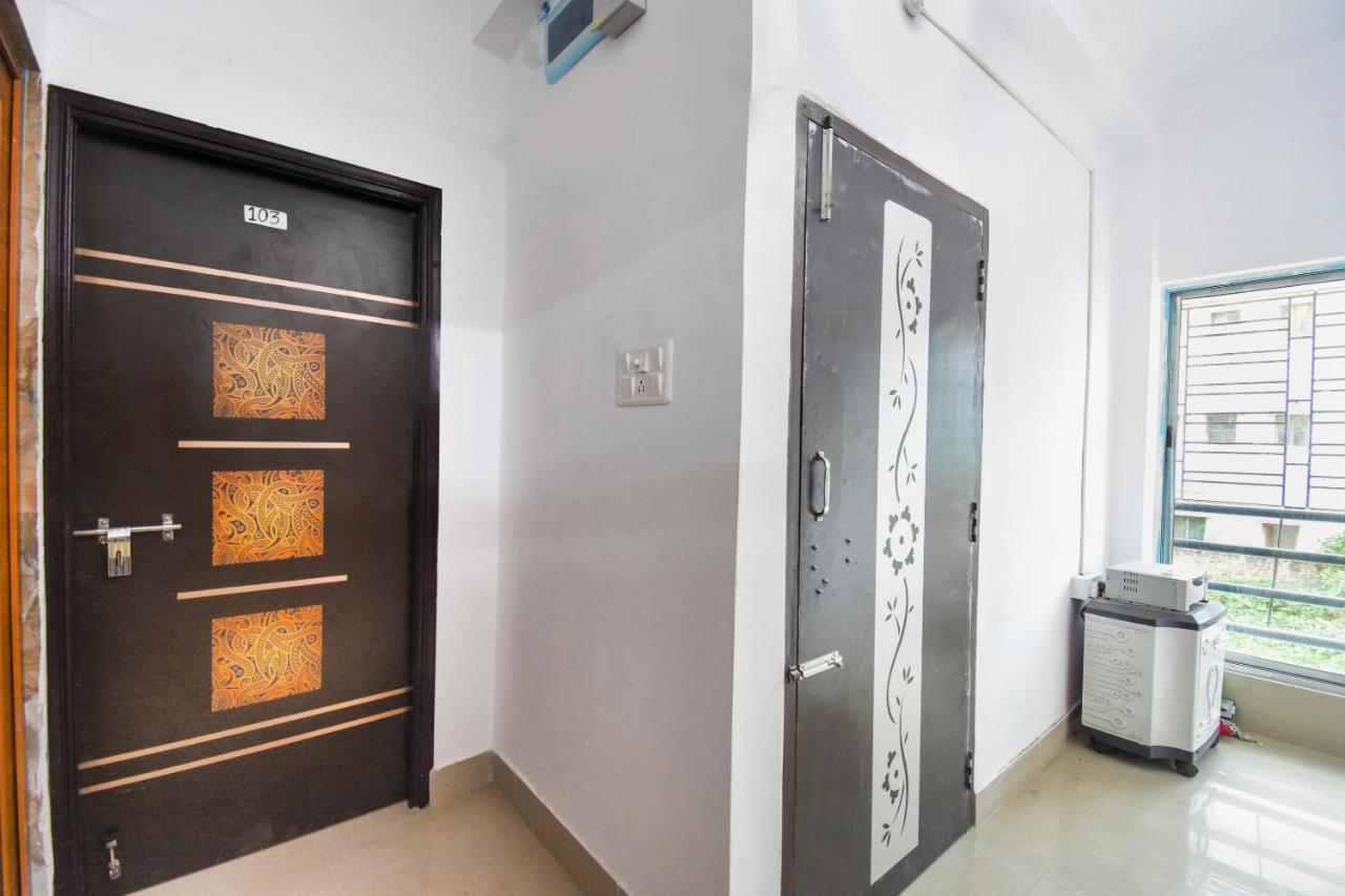 Oyo Flagship Mishika Homes 콜카타 외부 사진